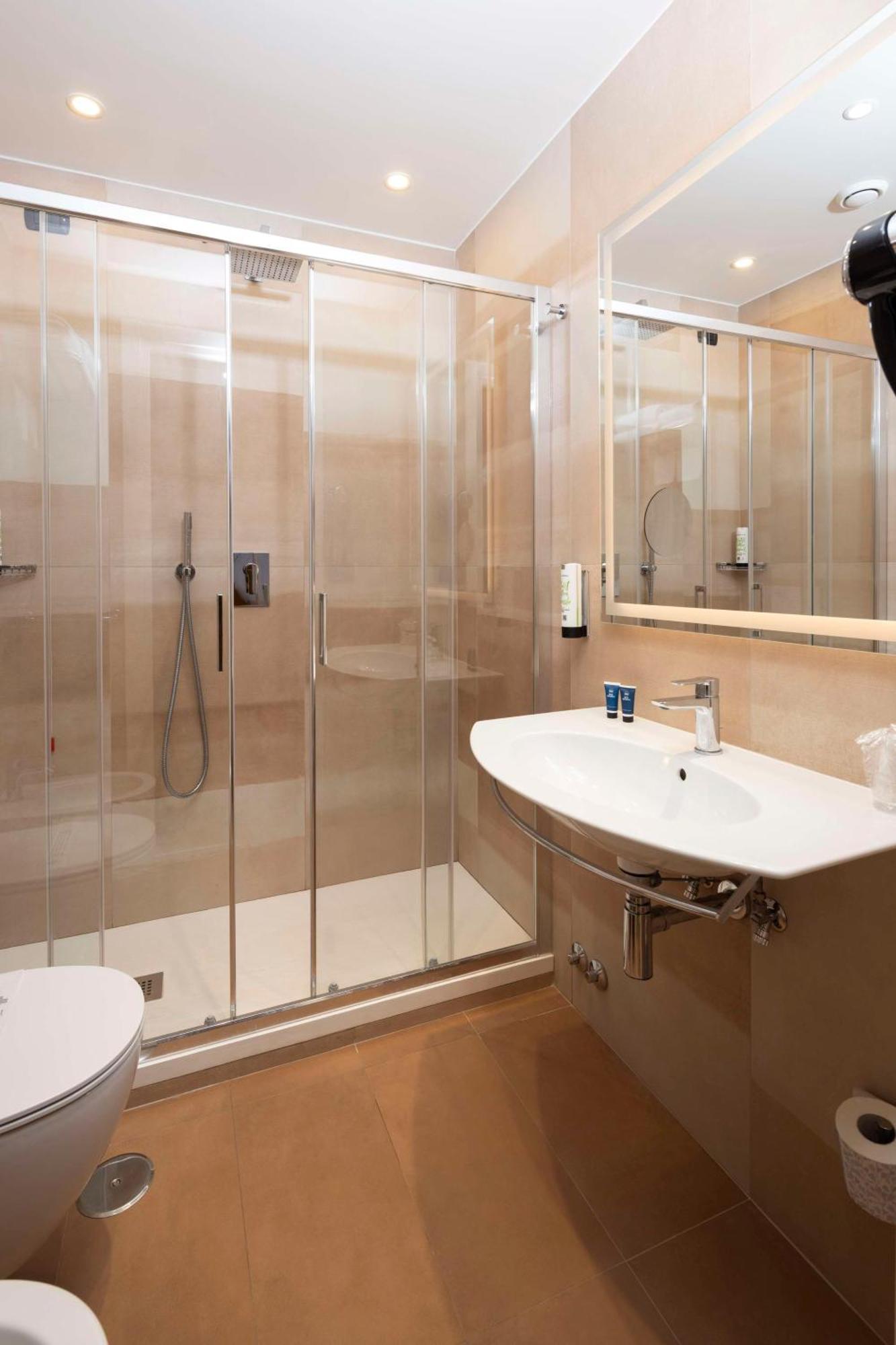 Queen Room,1649014822:JPEG